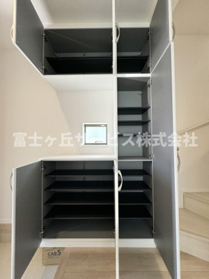 【収納】 | 島田市金谷根岸町 新築一戸建て D号棟 | 玄関にある収納です