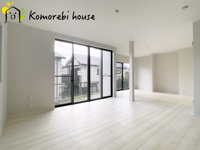 さいたま市西区指扇　中古一戸建ての居間・リビング|こちらのリビングで趣味の時間をお楽しみください