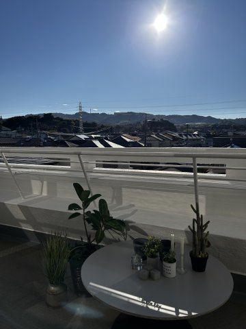 【バルコニー】 | しみずサンパレスマンション | 日本平が見えるバルコニー　解放感があります