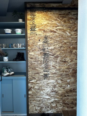 【玄関】 | しみずサンパレスマンション | シューズボックスと小物が置ける棚がついています