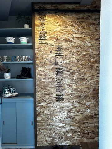 【玄関】 | しみずサンパレスマンション | シューズボックスと小物が置ける棚がついています