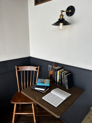 【居間・リビング】 | しみずサンパレスマンション | ちょっとした読書コーナーがあります