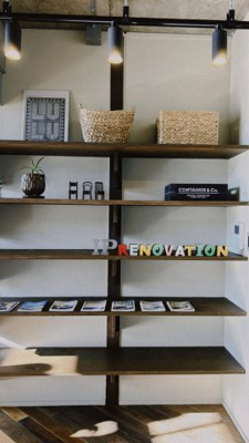 【居間・リビング】 | しみずサンパレスマンション | 棚には好きな小物を飾っても