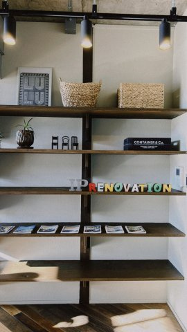 【居間・リビング】 | しみずサンパレスマンション | 棚には好きな小物を飾っても