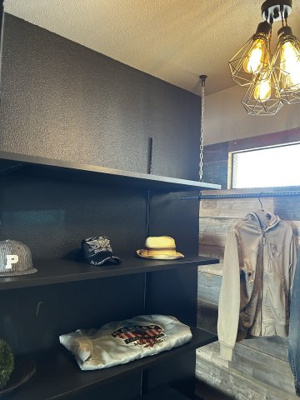 【収納】 | しみずサンパレスマンション | WICには棚とハンガー用のバーを設置