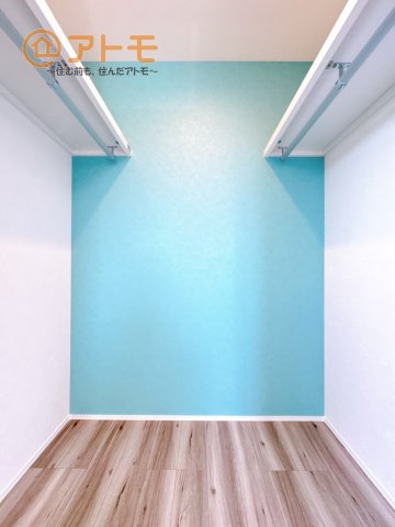 【内装】 | 沼津市岡一色　分譲住宅　全1棟 | ハンガーパイプ付きのウォークインクローゼットは季節ものなどを収納することができて便利です♪