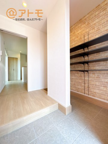 【玄関】 | 沼津市岡一色　分譲住宅　全1棟 | 玄関はシューズインクロークで使い勝手良好♪見た目もすっきり♪