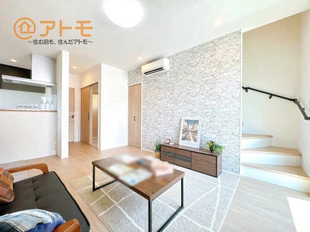 【居間・リビング】 | 沼津市岡一色　分譲住宅　全1棟 | 広々と開放的なLDKは、家族が自然と集まる広さ♪お子様のリビング学習にもピッタリ♪