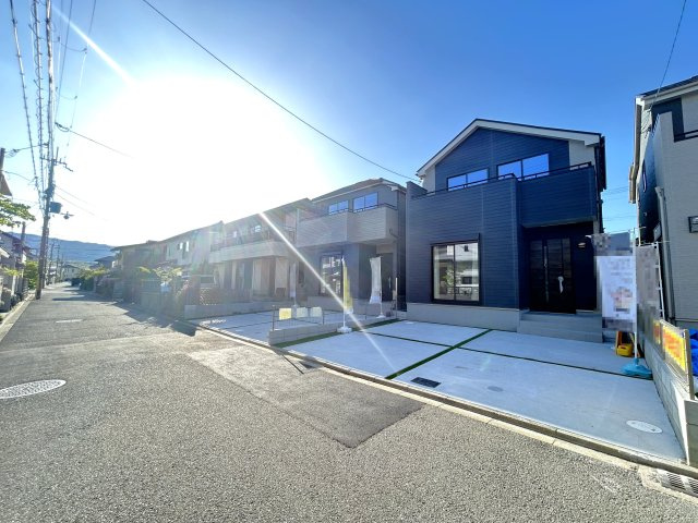 ♦並列駐車２台可能♦南向きにつき陽当たり良好♦スーパー徒歩４分♦京都西京区大原野上里鳥見町２期の前面道路含む現地写真|前道