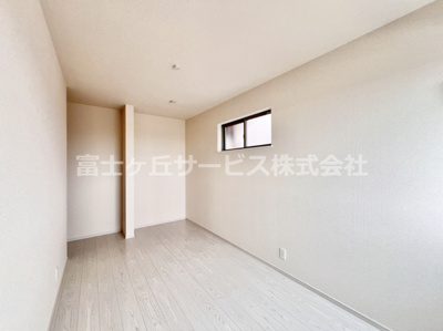 【洋室】 | 富士市比奈 9期 新築一戸建て | 7.0帖の洋室です