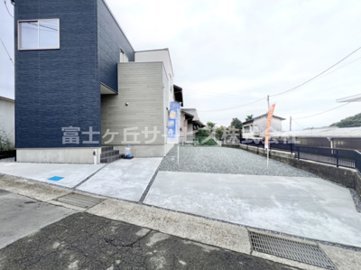 【駐車場】 | 富士市比奈 9期 新築一戸建て | 駐車場があるので、車を買う予定の方も安心です