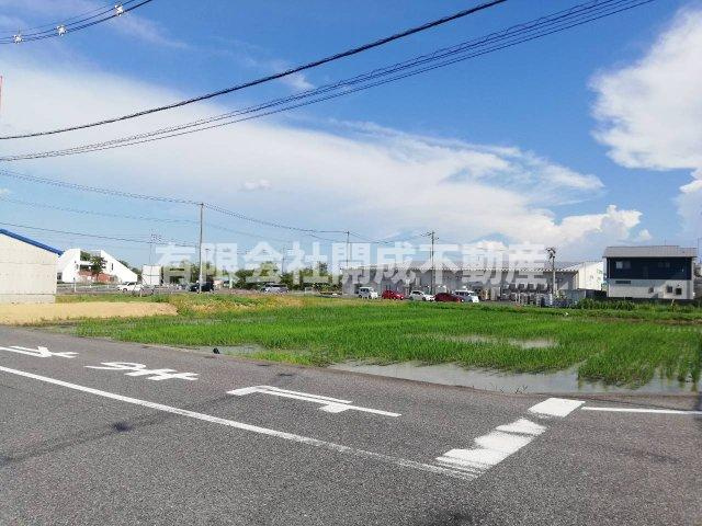 倉敷市上東　売地の前面道路含む現地写真