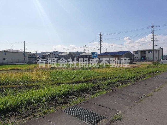 倉敷市上東　売地の前面道路含む現地写真