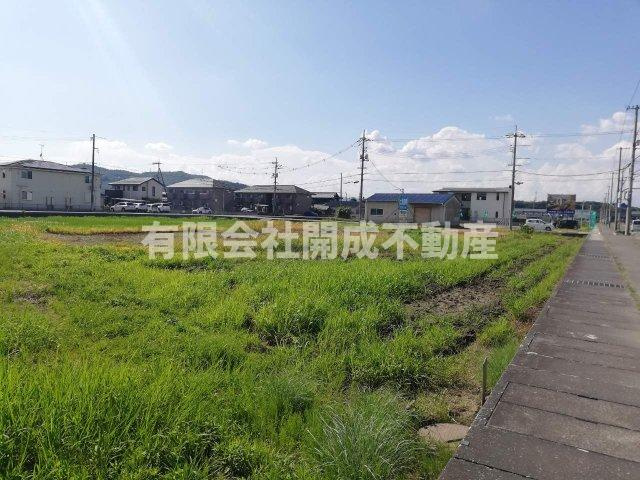 倉敷市上東　売地の前面道路含む現地写真