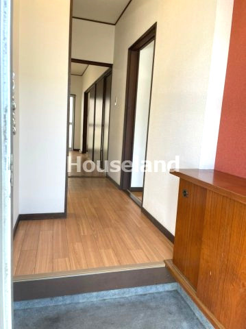 ベルシャイン内原の玄関