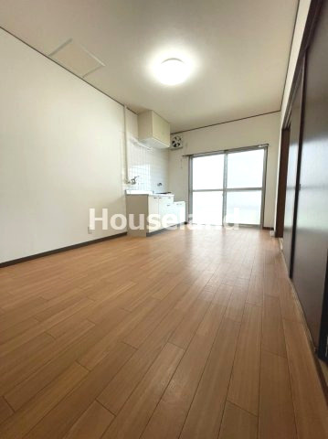 ベルシャイン内原の居間・リビング