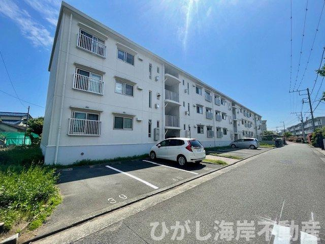茅ヶ崎海岸松が丘ハイツＪ棟の駐車場|敷地内駐車場