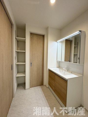 寒川町岡田７丁目２８２６番２７新築戸建の独立洗面台|独立洗面台、朝の身支度には欠かせません