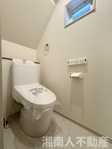 寒川町岡田７丁目２８２６番２７新築戸建のトイレ|シンプルで使いやすいトイレです