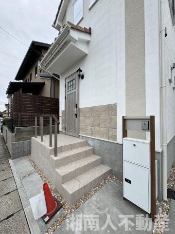 寒川町岡田７丁目２８２６番２７新築戸建の玄関|玄関です