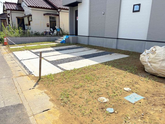 龍ケ崎市野原町4期　新築戸建て　2号棟の駐車場|カースペースは3台完備。ゲスト用のスペースも確保できますね♪