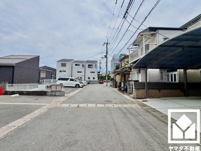 南区上鳥羽鍋ケ淵町の前面道路含む現地写真