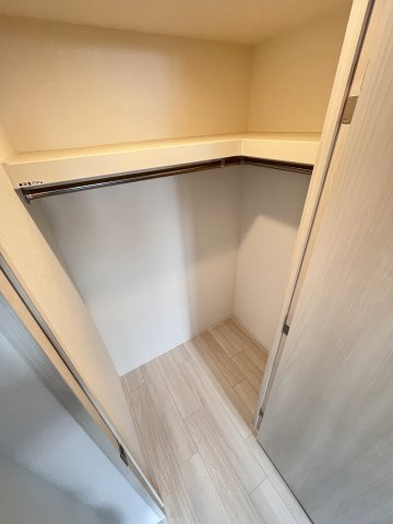 大阪市城東区中浜２丁目の賃貸マンションの収納