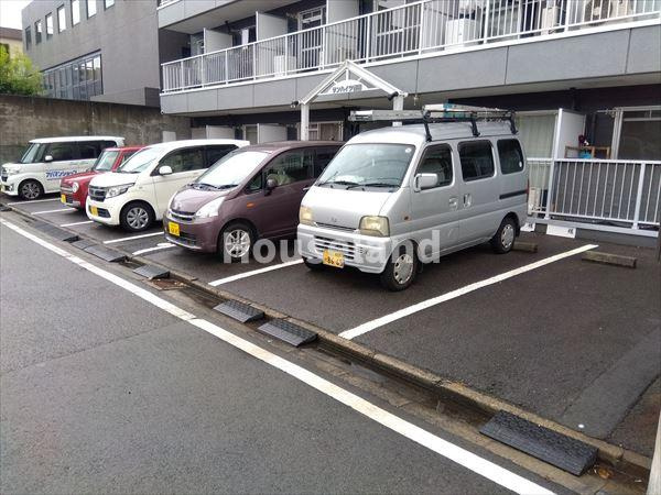 サンハイツ吉田の駐車場