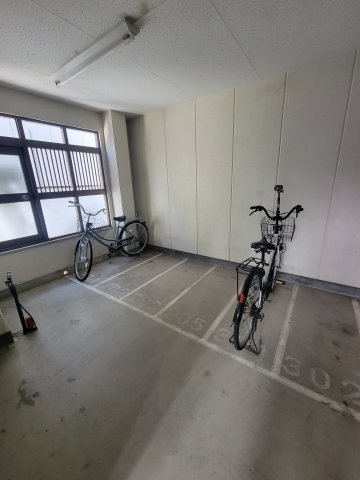 ロックブリッジハイツの駐車場