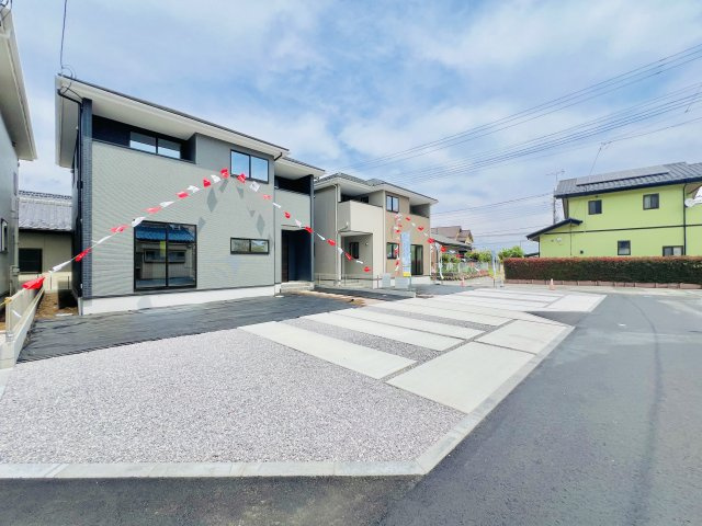 高崎市寺尾町の前面道路含む現地写真|敷地内で駐車も楽々♪