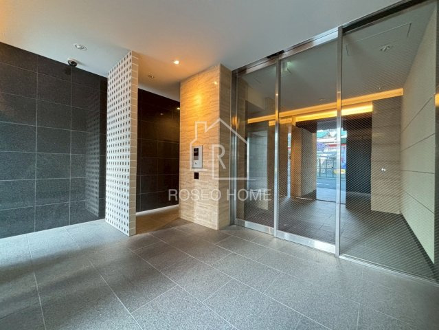 プラシード新町のエントランス