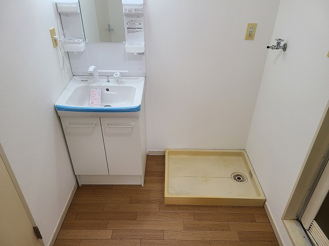 グランパール川口の洗面所|★新品のシャワードレッサー型洗面台＆室内洗濯機置場あり★