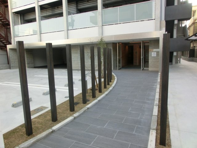 グランドゥーエ永和駅前のエントランス