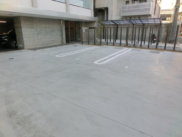 グランドゥーエ永和駅前の駐車場