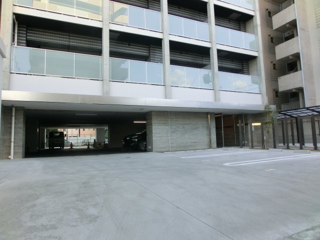 グランドゥーエ永和駅前の駐車場