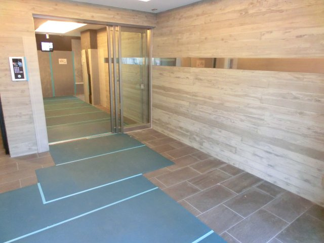 グランドゥーエ永和駅前のロビー