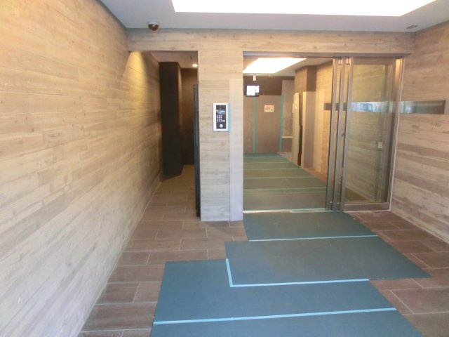 グランドゥーエ永和駅前のエントランス