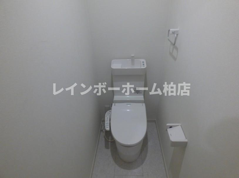 オークプレイスのトイレ|落ち着いた色調のトイレです