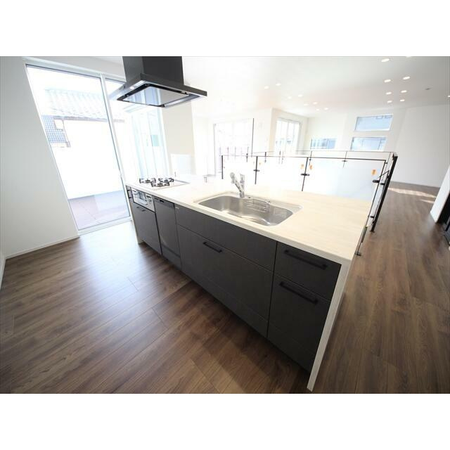 目黒区上目黒　完成新築戸建A号棟のキッチン