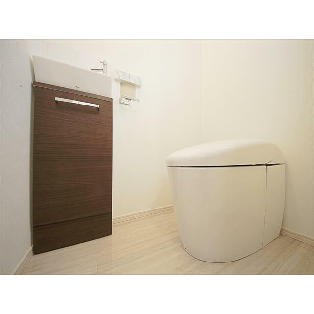 目黒区上目黒　完成新築戸建A号棟のトイレ