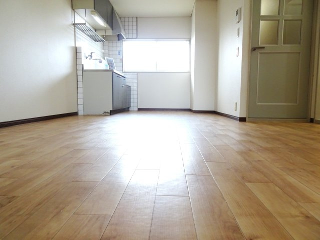 ロイヤルハイツ・廣瀬100の居間・リビング