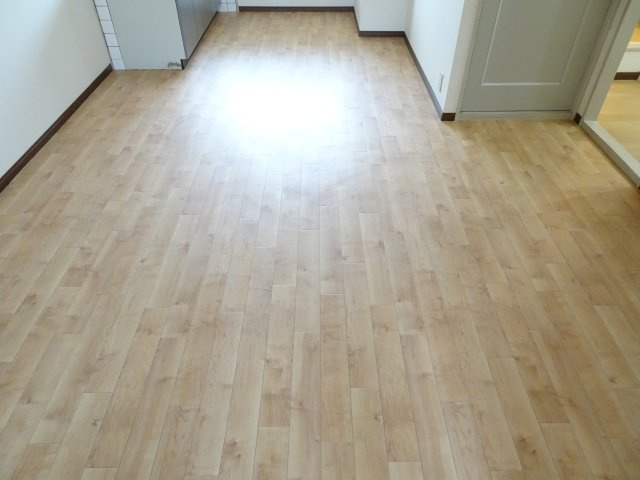 ロイヤルハイツ・廣瀬100の居間・リビング