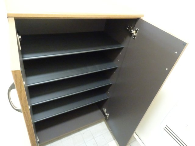 ロイヤルハイツ・廣瀬100の玄関