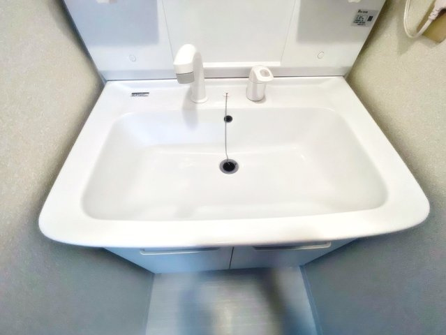 ＣＡＳＡ　ＢＩＡＮＣＡの独立洗面台|脱衣スペースもあります