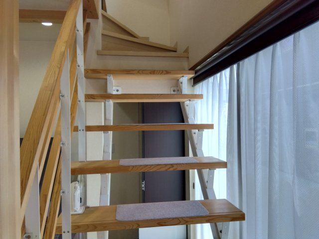 売中古戸建　沼津市北今沢の内装|スケルトン階段です。オシャレで解放感があります。風通しも良くなっています。