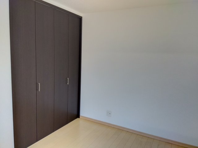 売中古戸建　沼津市北今沢の洋室|荷物が多くても収納スペースがたっぷりあるので、生活スペースを広く確保する事ができます。