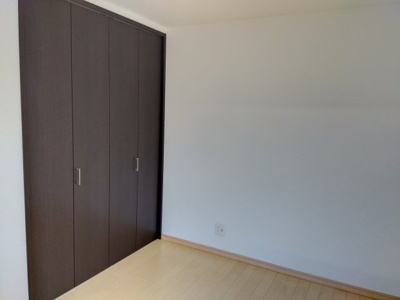 【洋室】 | 売中古戸建　沼津市北今沢 | 荷物が多くても収納スペースがたっぷりあるので、生活スペースを広く確保する事ができます。