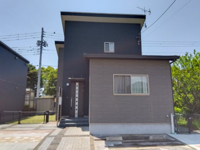 【外観】 | 売中古戸建　沼津市北今沢 | 太陽光発電があります。オール電化なので火を使う事がなく安全です。光熱費を抑えられる期待も出来ます。