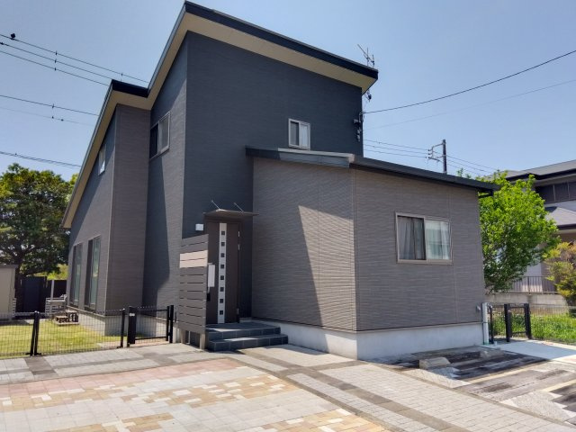 売中古戸建　沼津市北今沢の外観|国道1号線まで車で2分です。多方面へのアクセス良好です。小・中学校まで徒歩10分圏内です。毎日の通学も安心ですね。