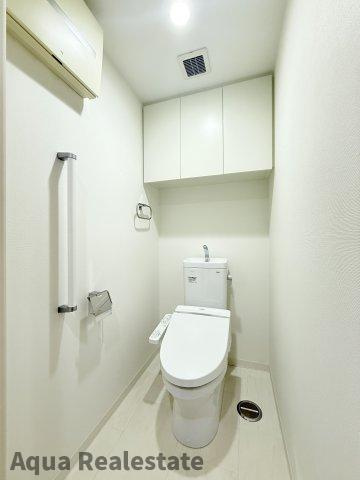 アルファスマート丸亀城東のトイレ|落ち着いた色調のトイレです
